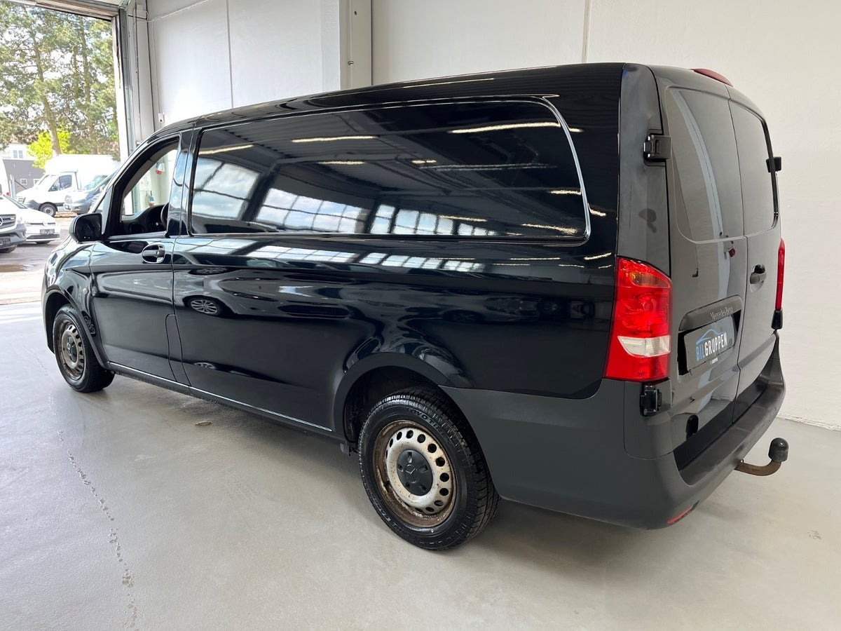 Gul Mercedes Vito 111 fra 2017