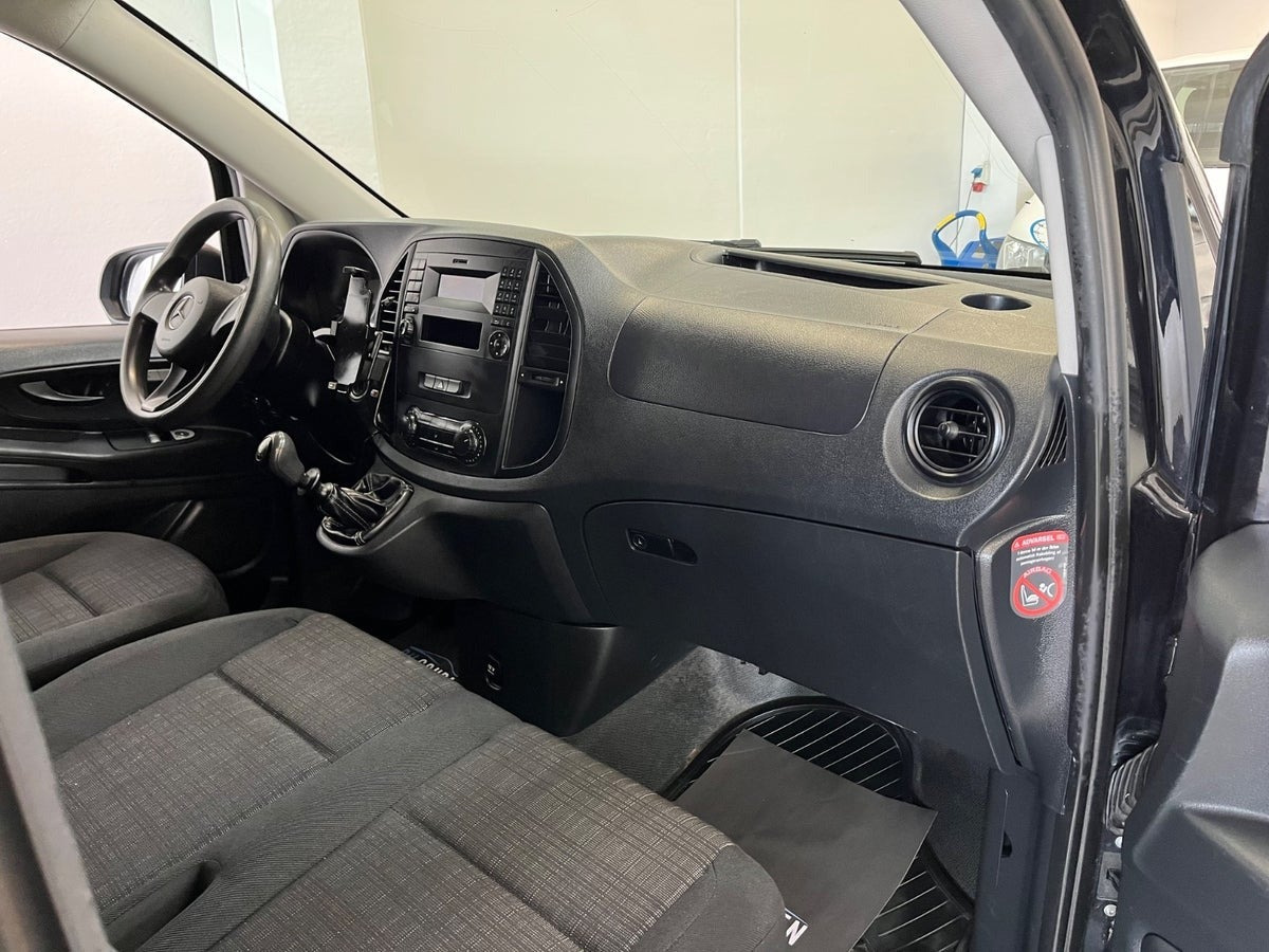 Gul Mercedes Vito 111 fra 2017