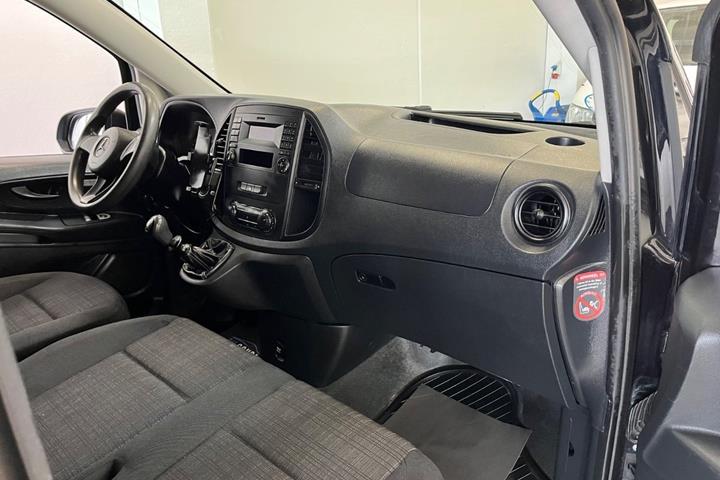 Gul Mercedes Vito 111 fra 2017