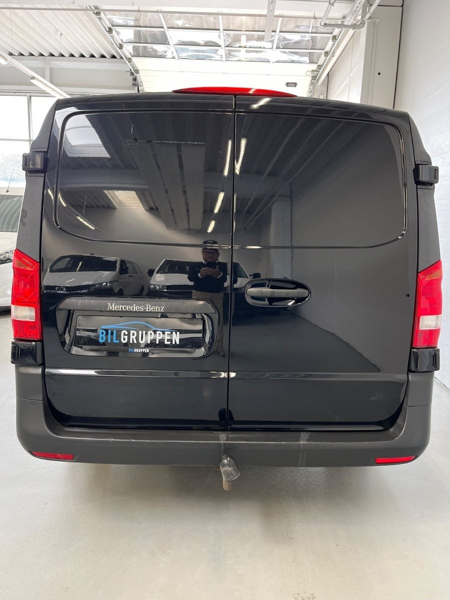 Gul Mercedes Vito 111 fra 2017