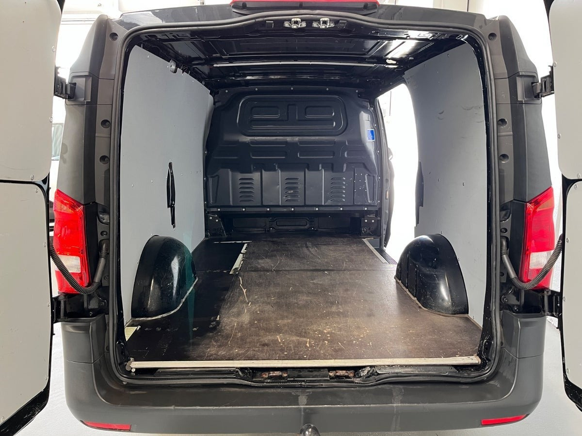 Gul Mercedes Vito 111 fra 2017