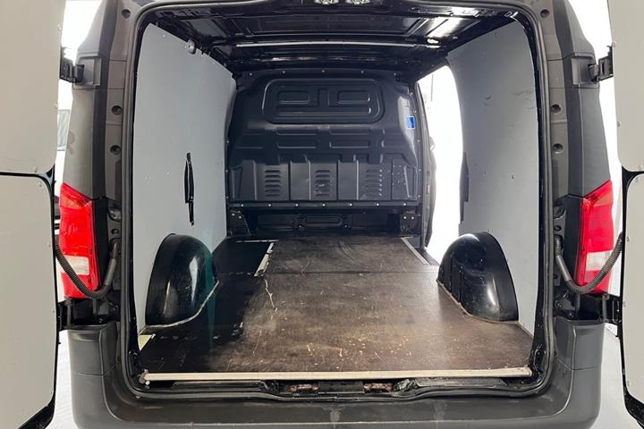 Gul Mercedes Vito 111 fra 2017