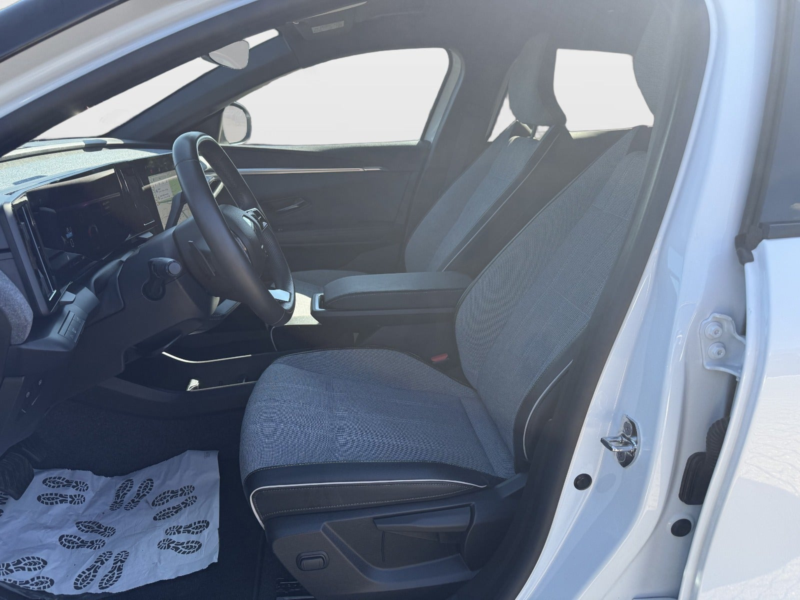 Hvid Renault Megane E-Tech fra 2023