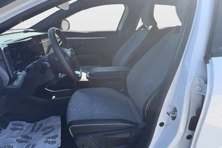 Hvid Renault Megane E-Tech fra 2023
