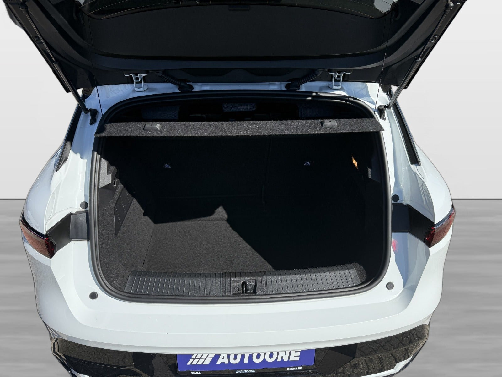 Hvid Renault Megane E-Tech fra 2023
