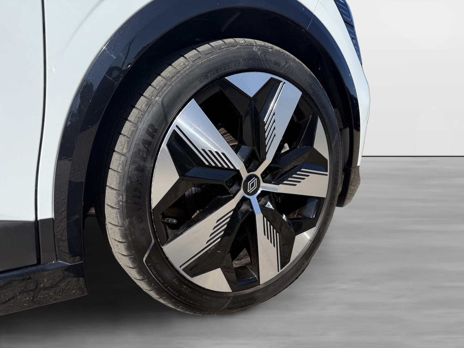 Hvid Renault Megane E-Tech fra 2023