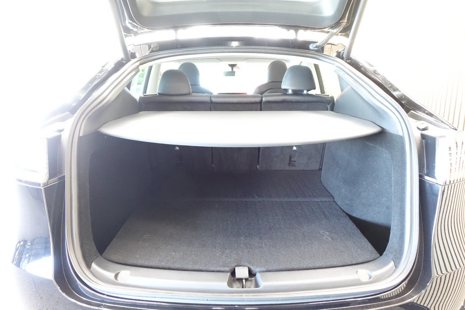Sort Tesla Model Y fra 2023