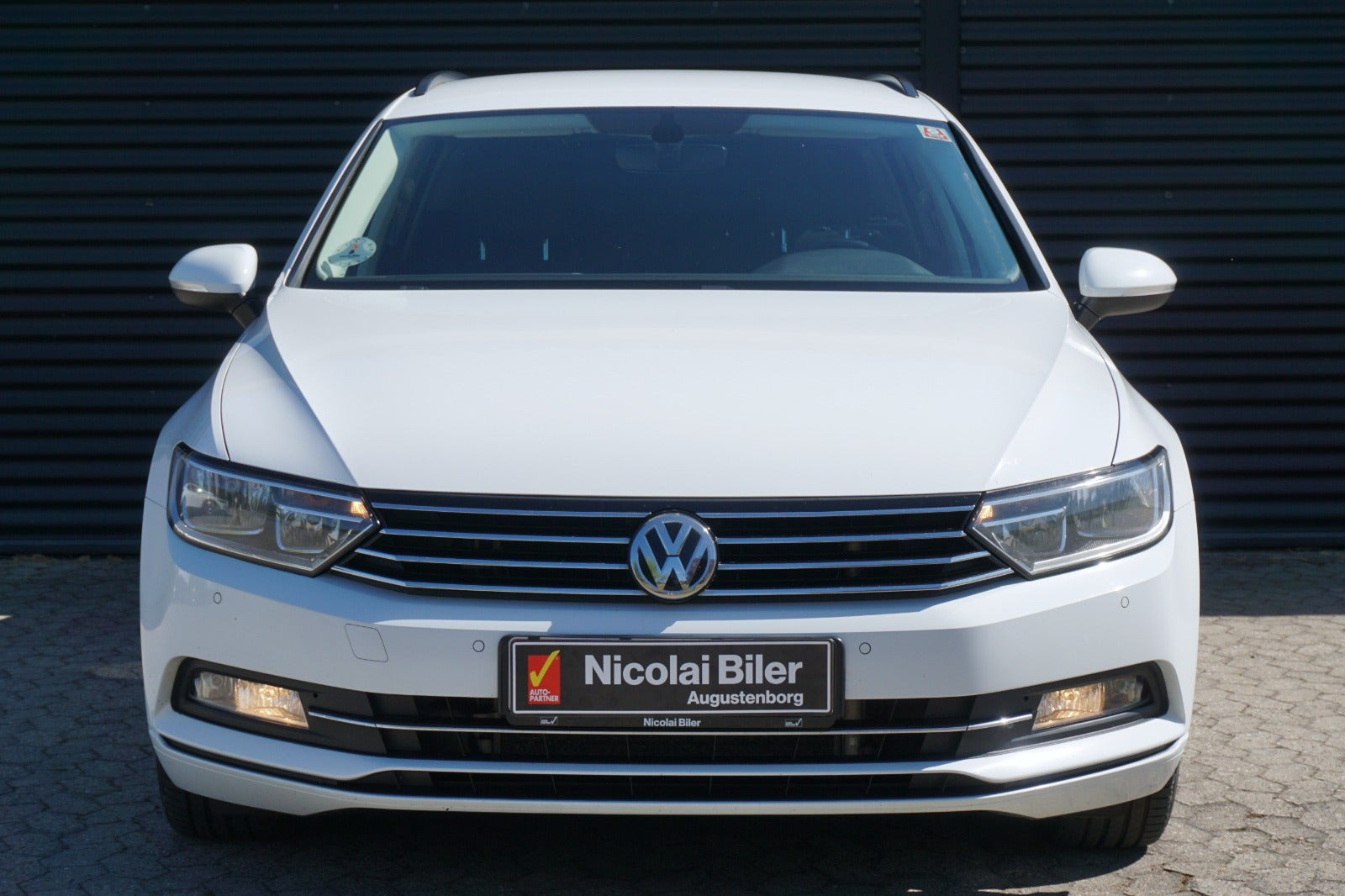 Hvid VW Passat fra 2017