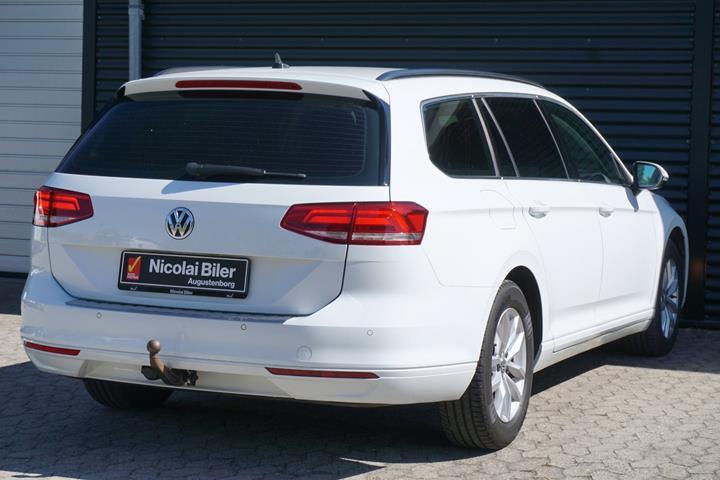 Hvid VW Passat fra 2017