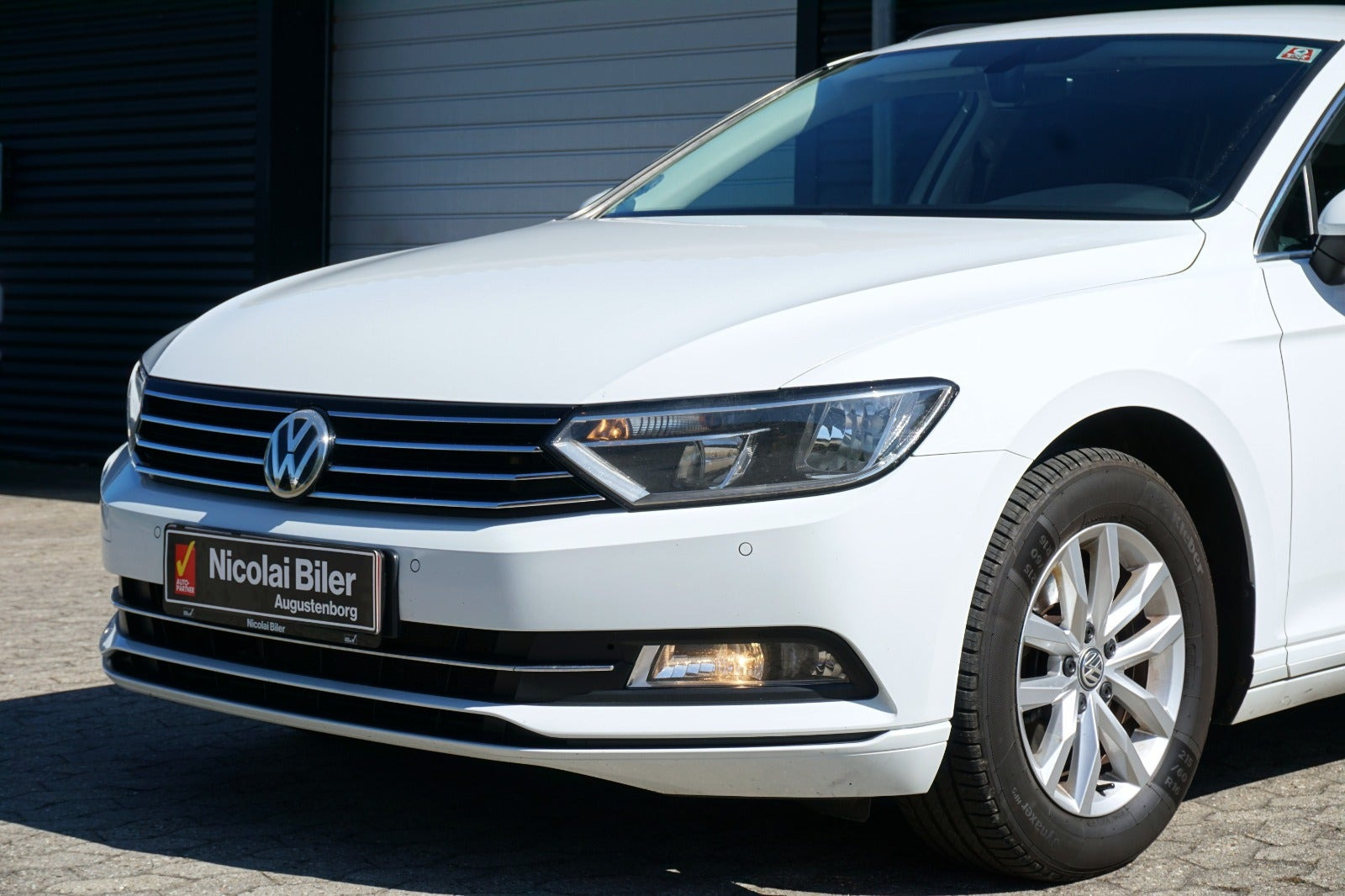 Hvid VW Passat fra 2017