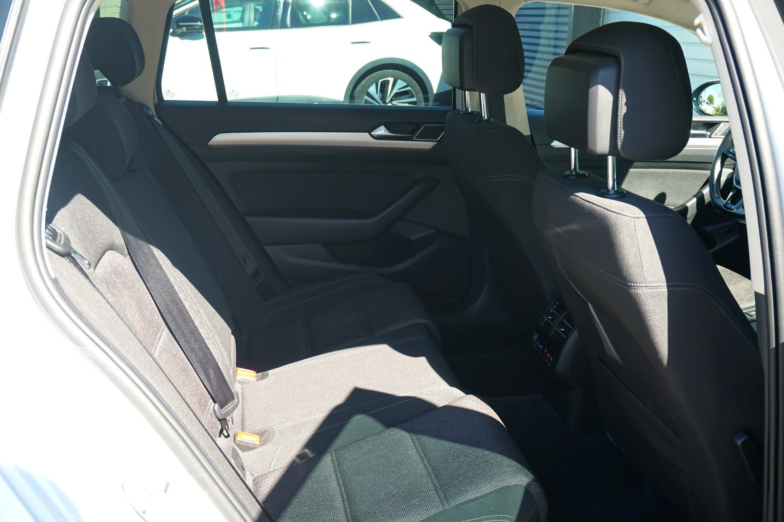 Hvid VW Passat fra 2017