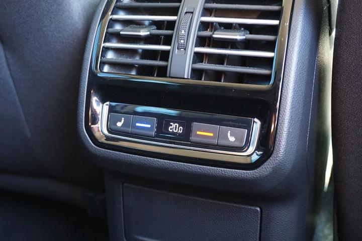 Hvid VW Passat fra 2017