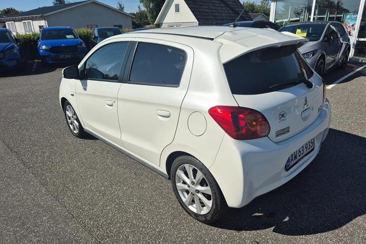 Hvid Mitsubishi Space Star fra 2015
