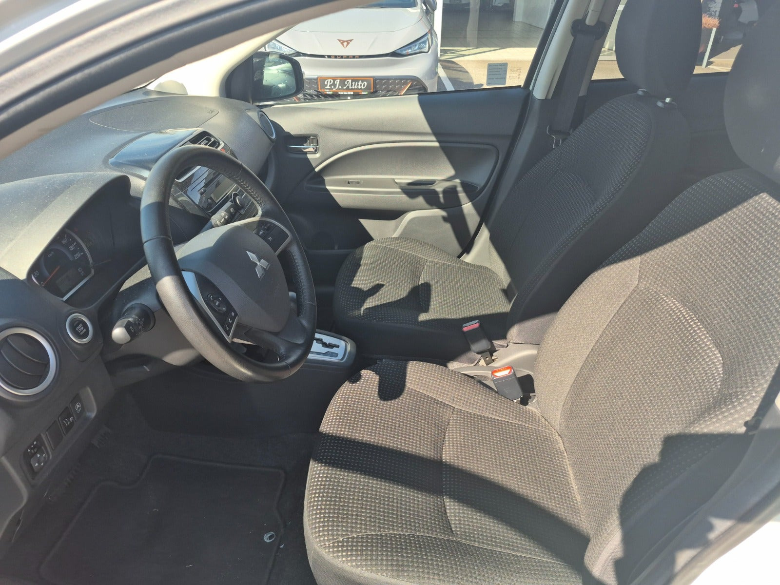 Hvid Mitsubishi Space Star fra 2015