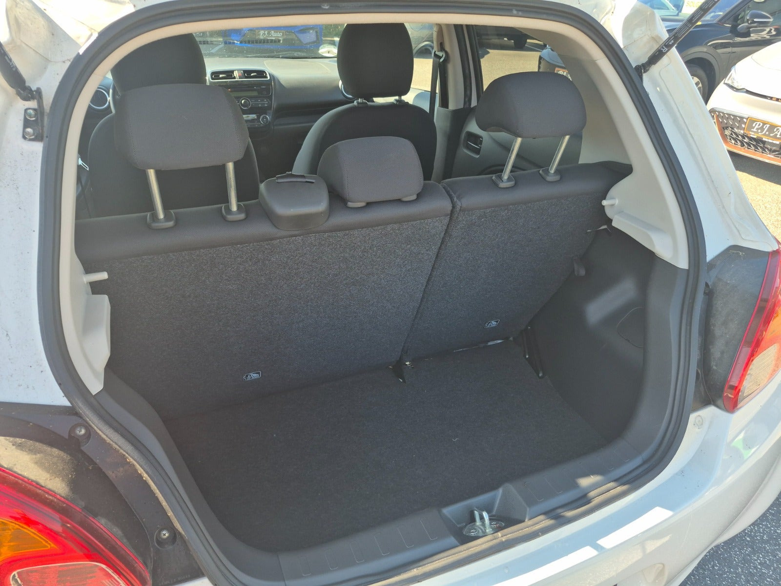 Hvid Mitsubishi Space Star fra 2015