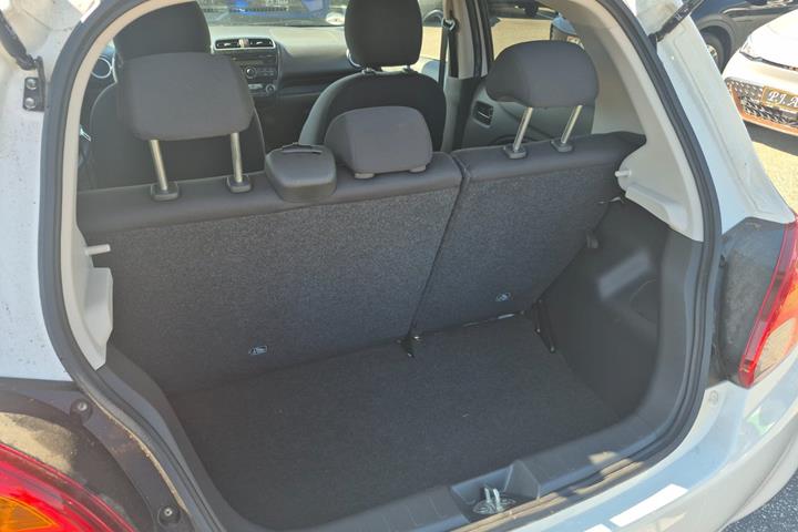 Hvid Mitsubishi Space Star fra 2015