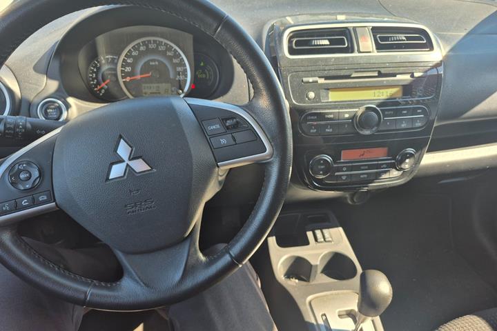 Hvid Mitsubishi Space Star fra 2015