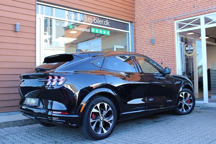Sort Ford Mustang Mach-E fra 2023