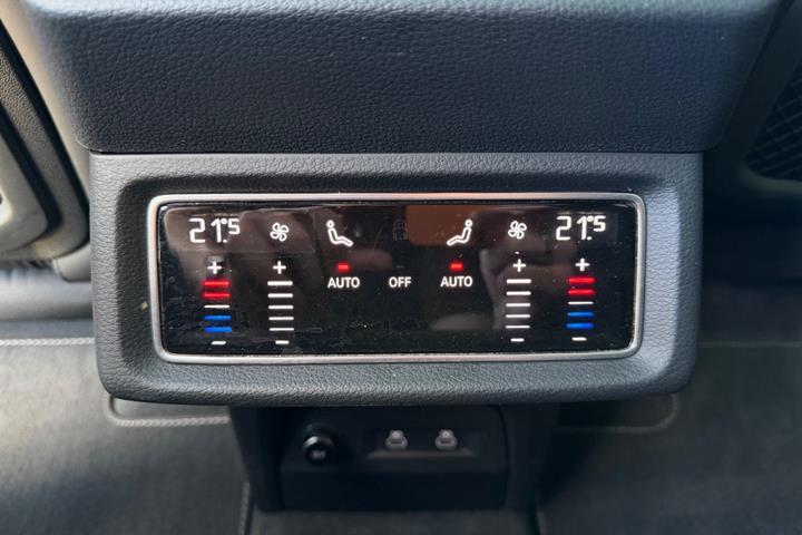 Hvid Audi e-tron fra 2023