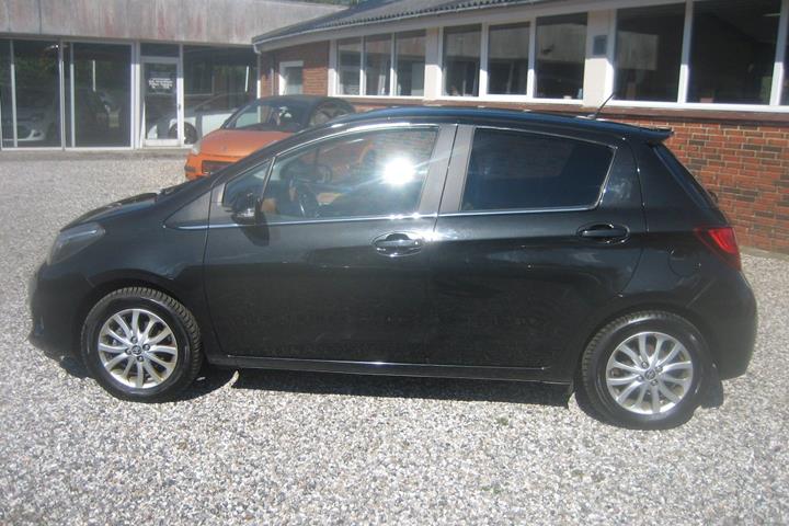 Sort Toyota Yaris fra 2015