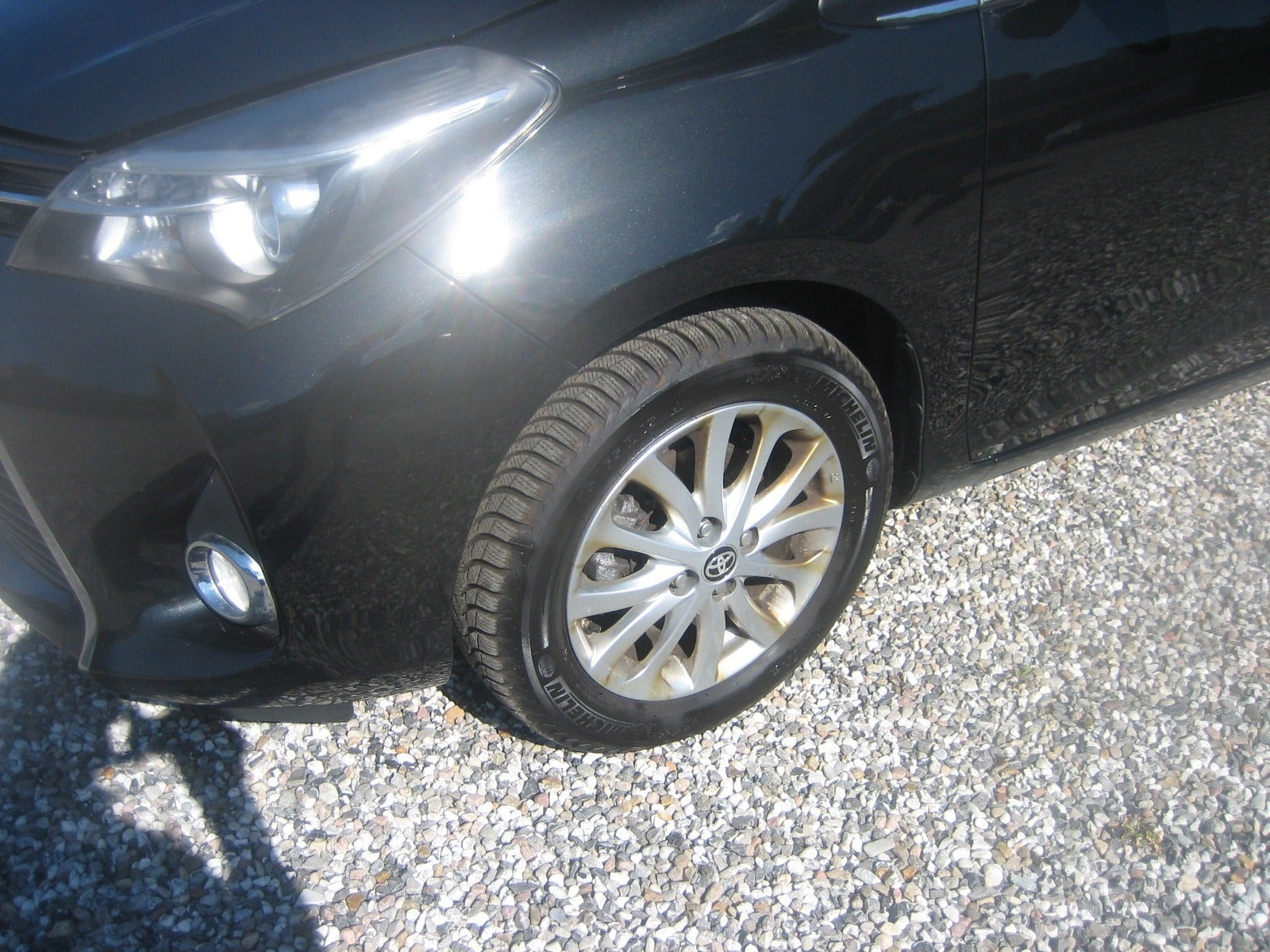 Sort Toyota Yaris fra 2015