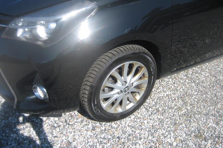 Sort Toyota Yaris fra 2015