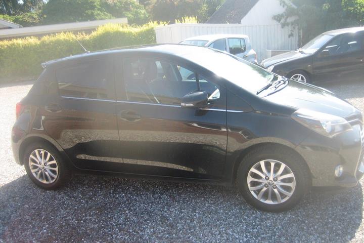 Sort Toyota Yaris fra 2015