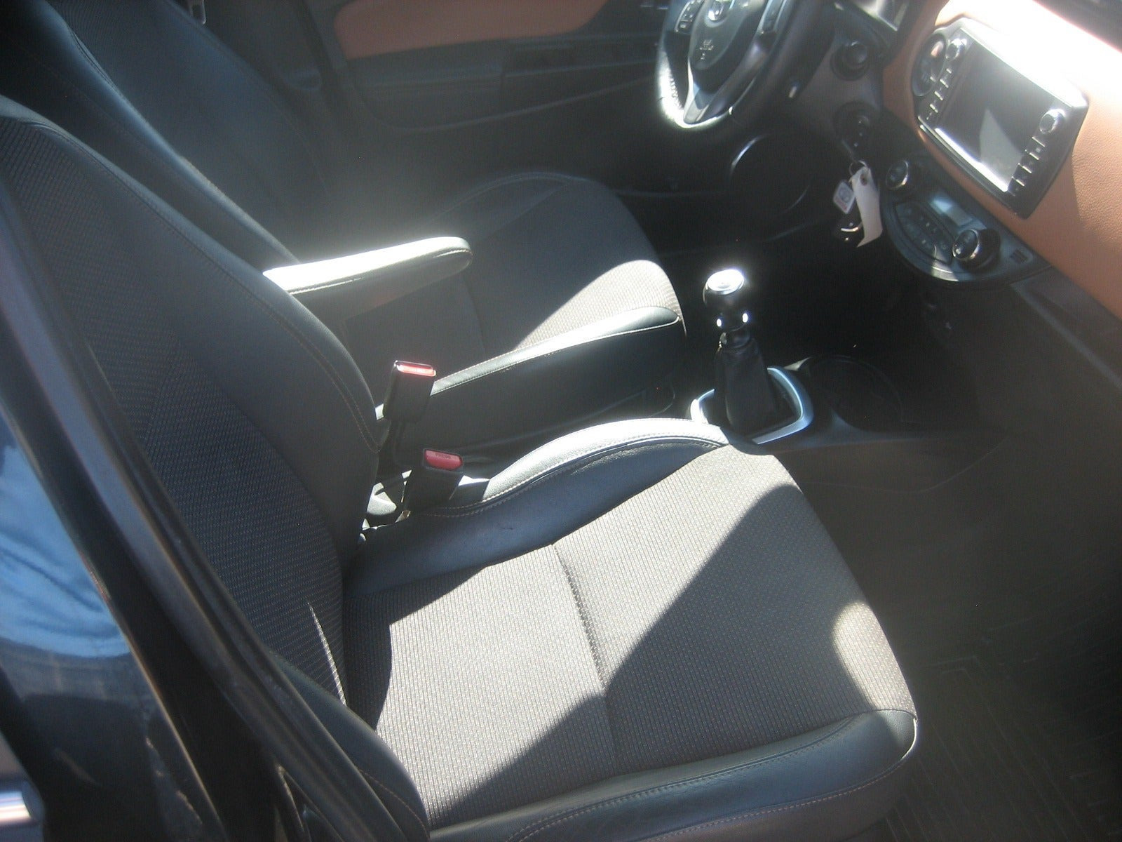 Sort Toyota Yaris fra 2015
