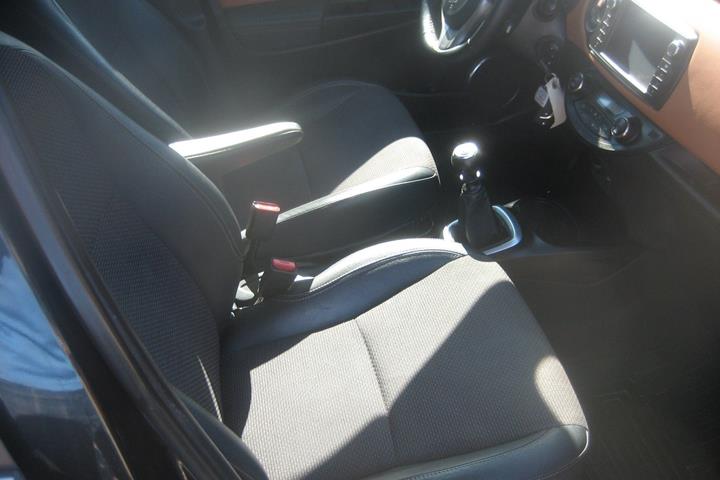 Sort Toyota Yaris fra 2015