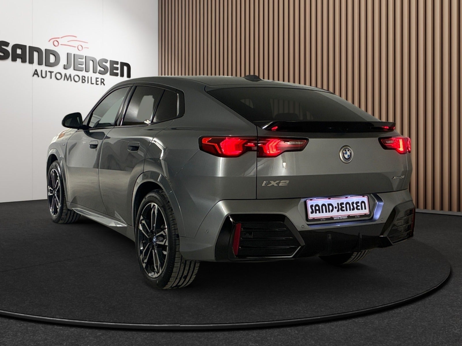 Grå BMW iX2 fra 2025