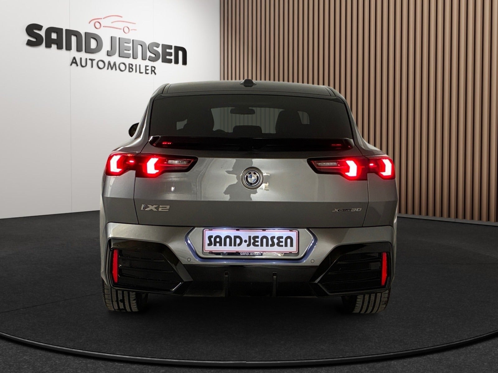 Grå BMW iX2 fra 2025