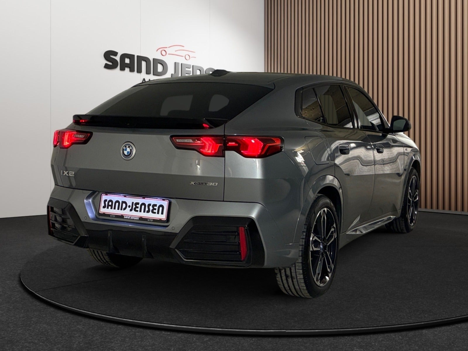 Grå BMW iX2 fra 2025