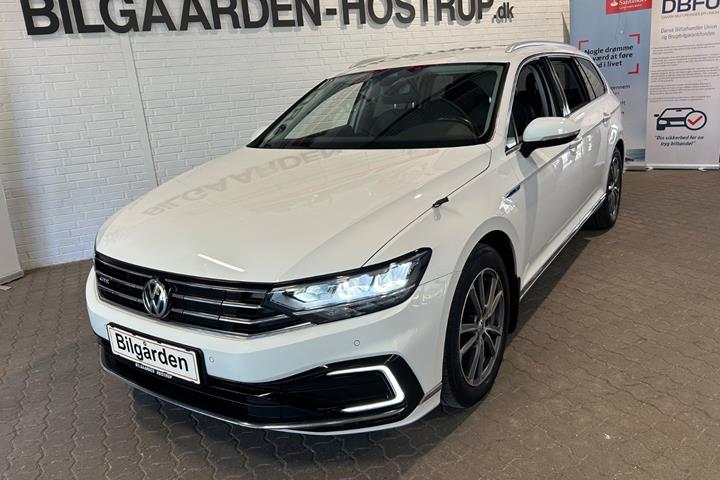 Hvid VW Passat fra 2019