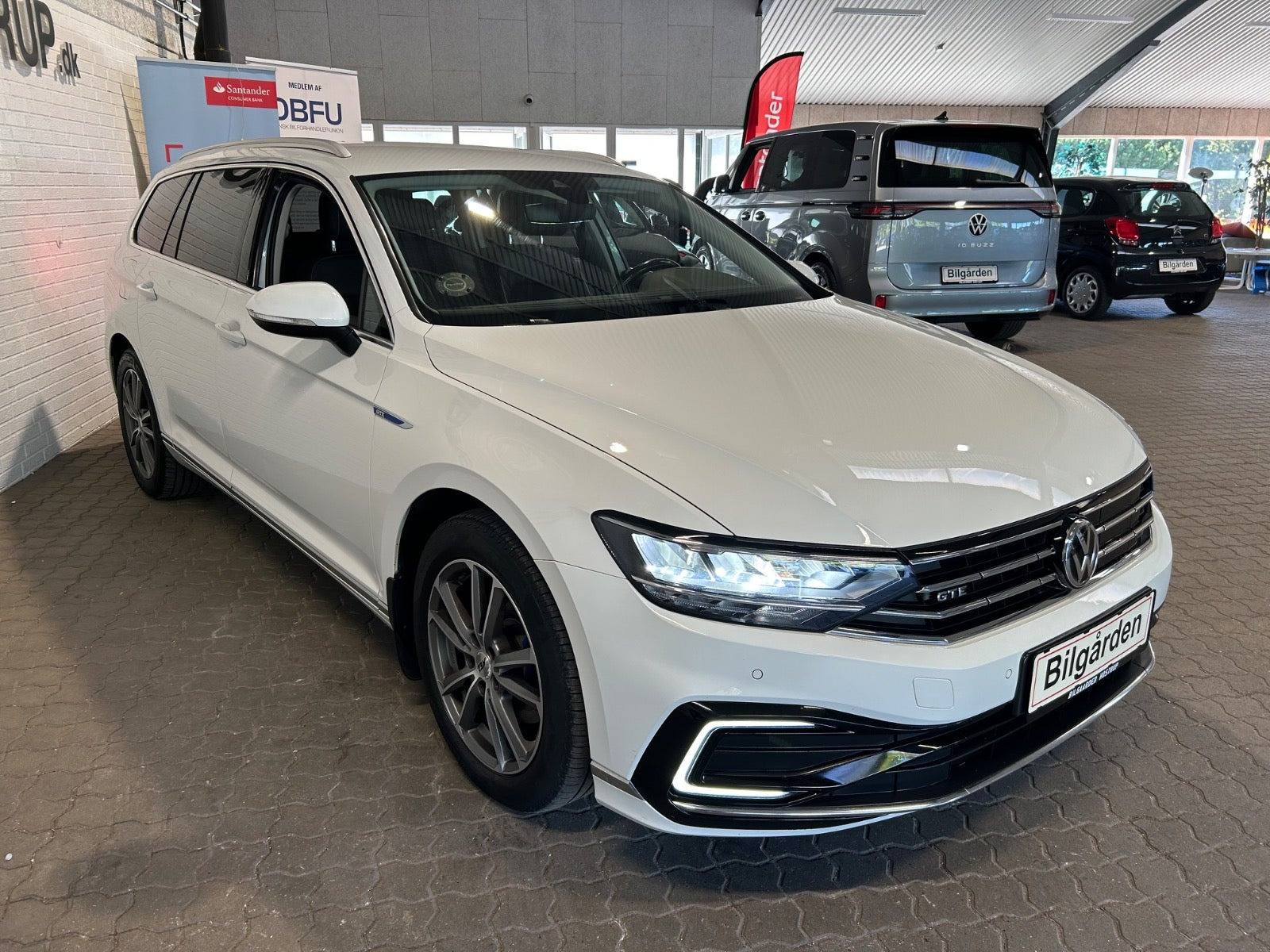 Hvid VW Passat fra 2019