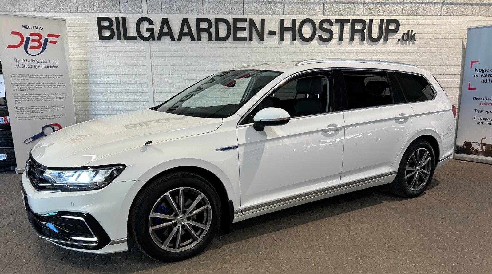 Hvid VW Passat fra 2019