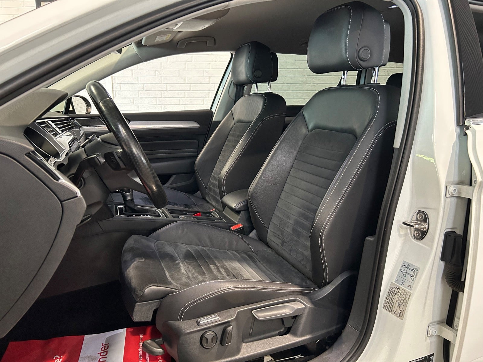 Hvid VW Passat fra 2019