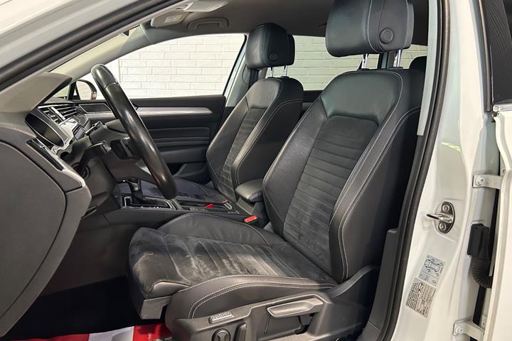 Hvid VW Passat fra 2019