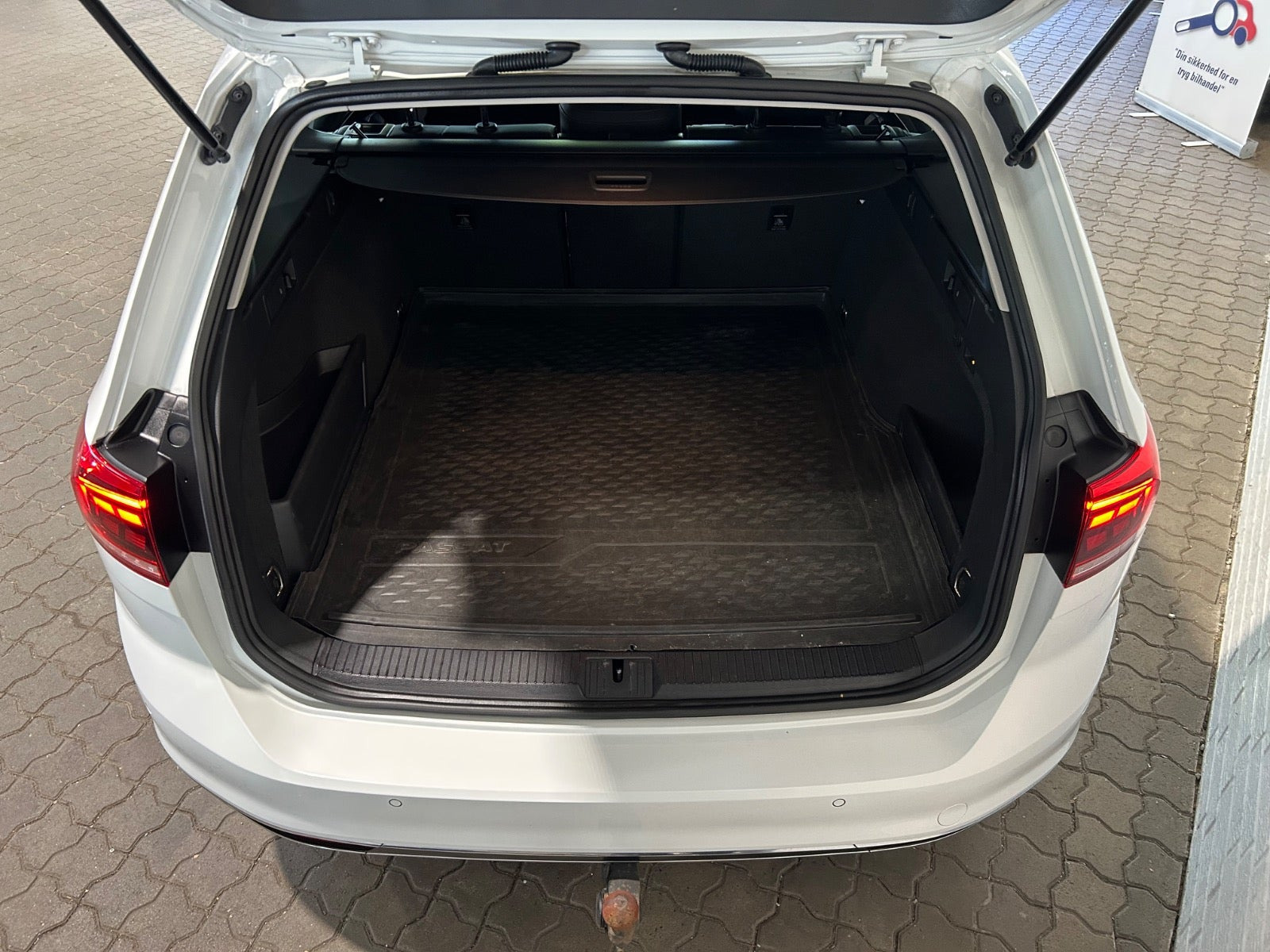 Hvid VW Passat fra 2019