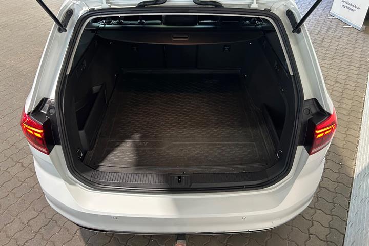 Hvid VW Passat fra 2019