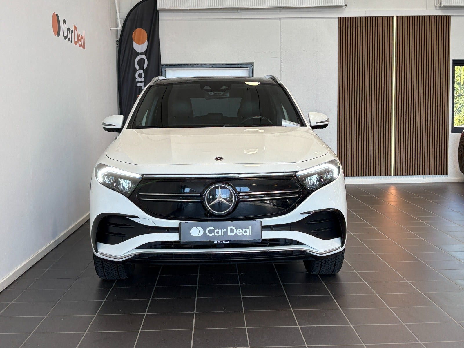 Hvid Mercedes EQA250 fra 2021