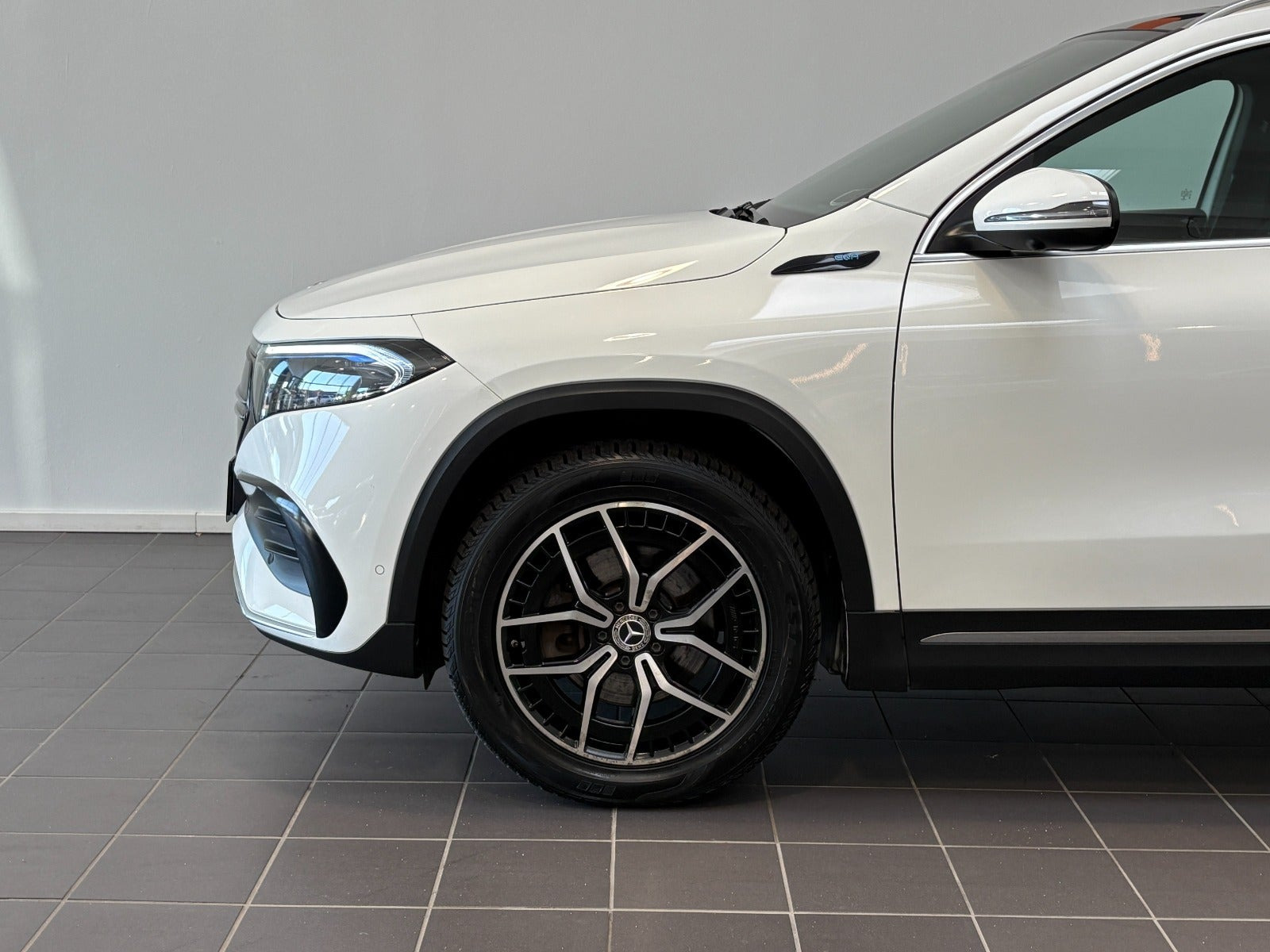 Hvid Mercedes EQA250 fra 2021