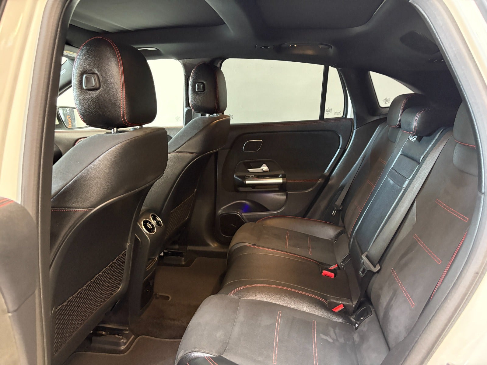 Hvid Mercedes EQA250 fra 2021