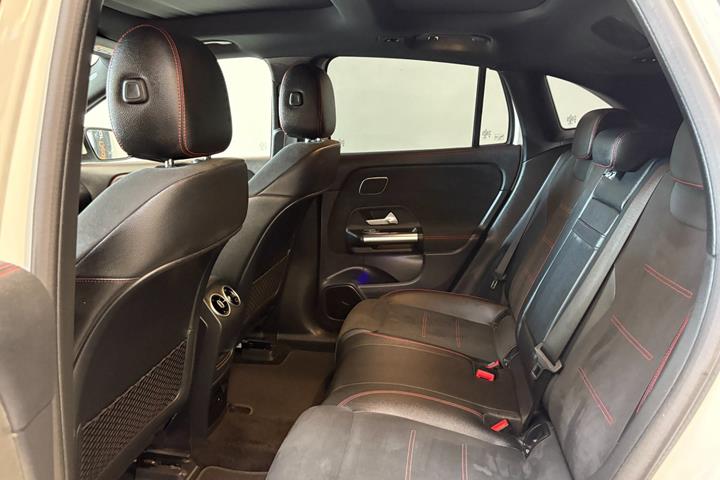 Hvid Mercedes EQA250 fra 2021