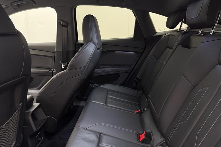 Sort Audi Q4 fra 2024