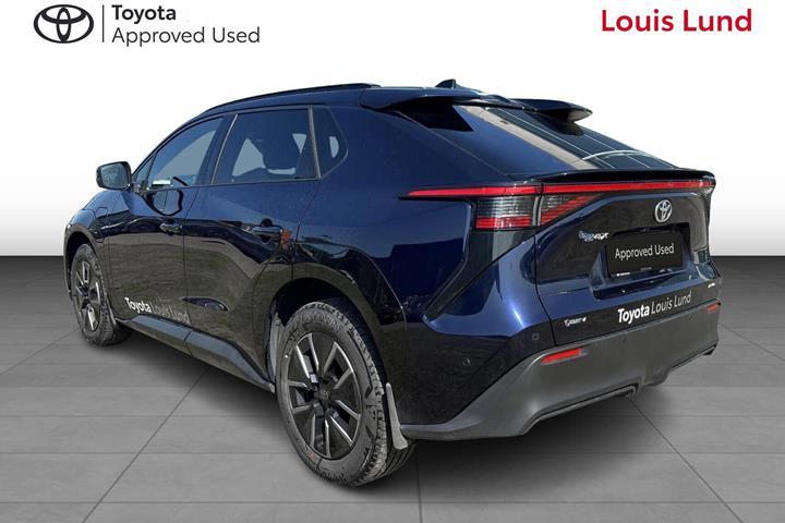 Blå Toyota BZ4X fra 2026