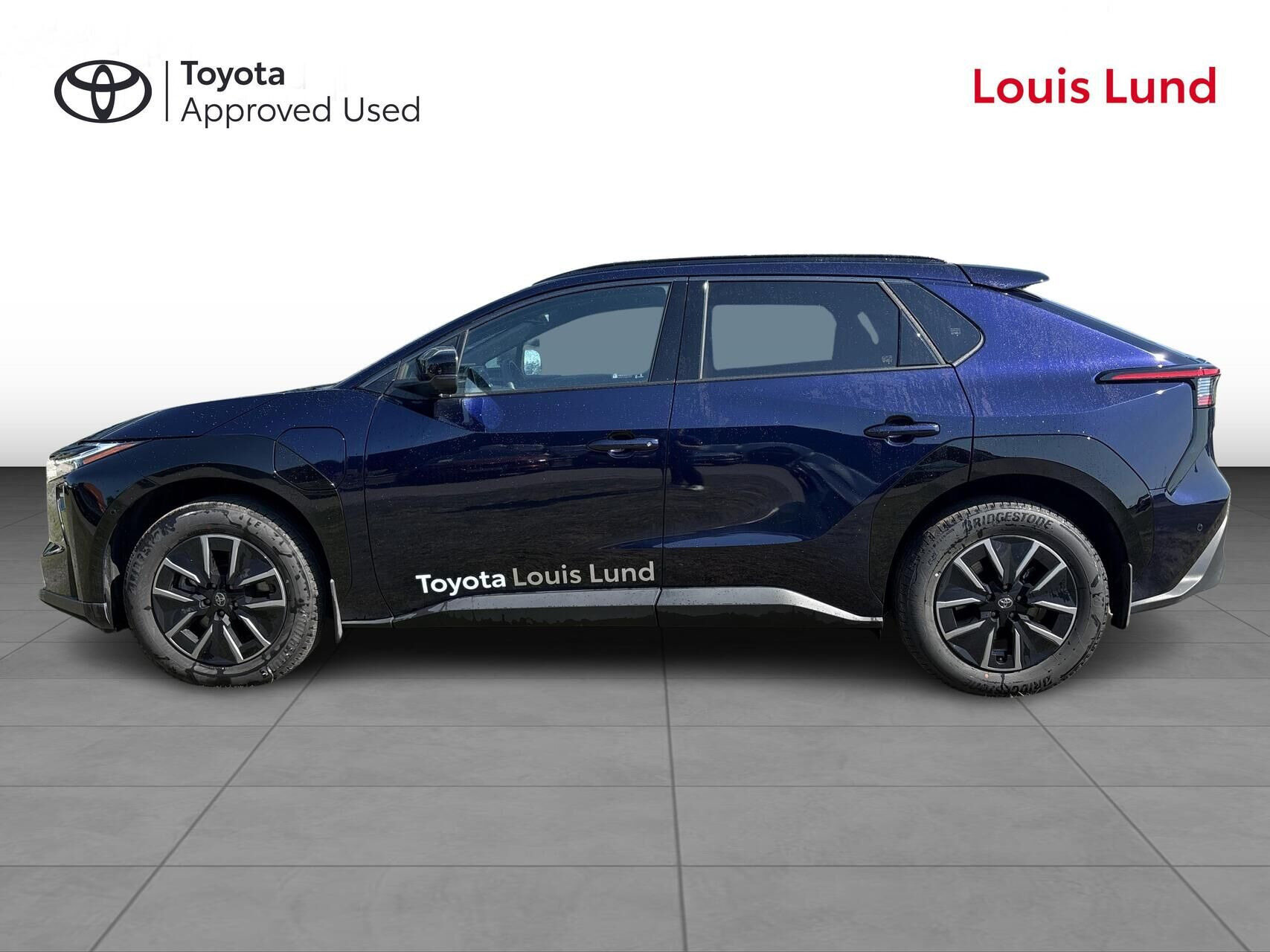 Blå Toyota BZ4X fra 2026