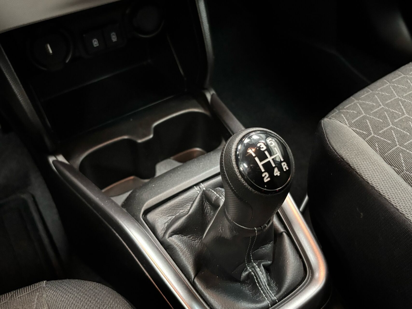 Grå Suzuki Swift fra 2026