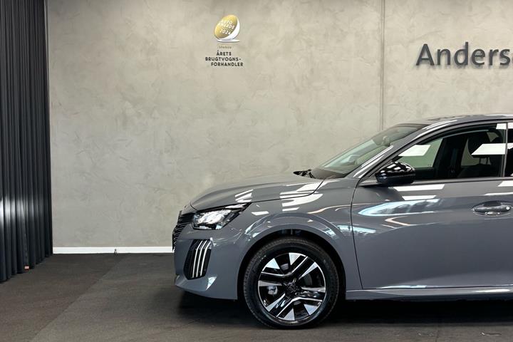 Grå Peugeot e-208 fra 2025
