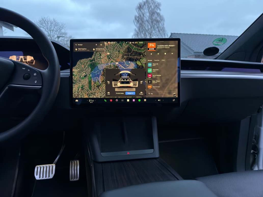 Hvid Tesla Model X fra 2024