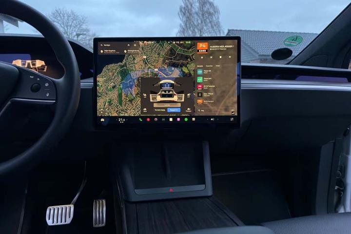 Hvid Tesla Model X fra 2024
